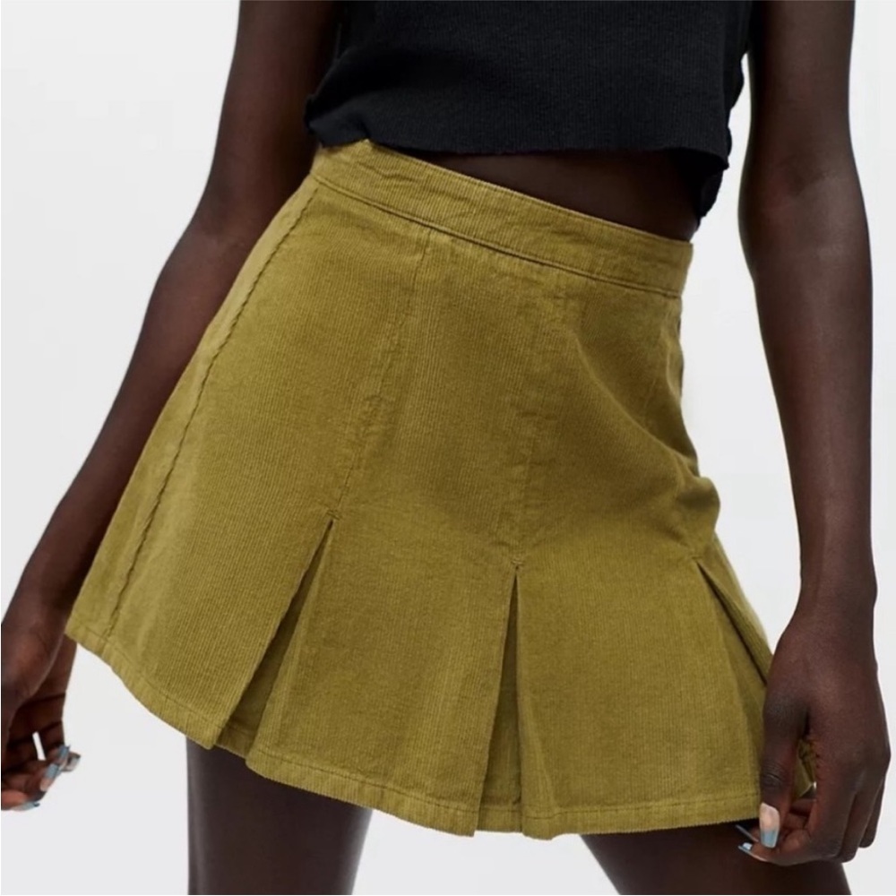 Stylish Urban Ourfitters DBG Pleated Green Corduroy Mini size small.